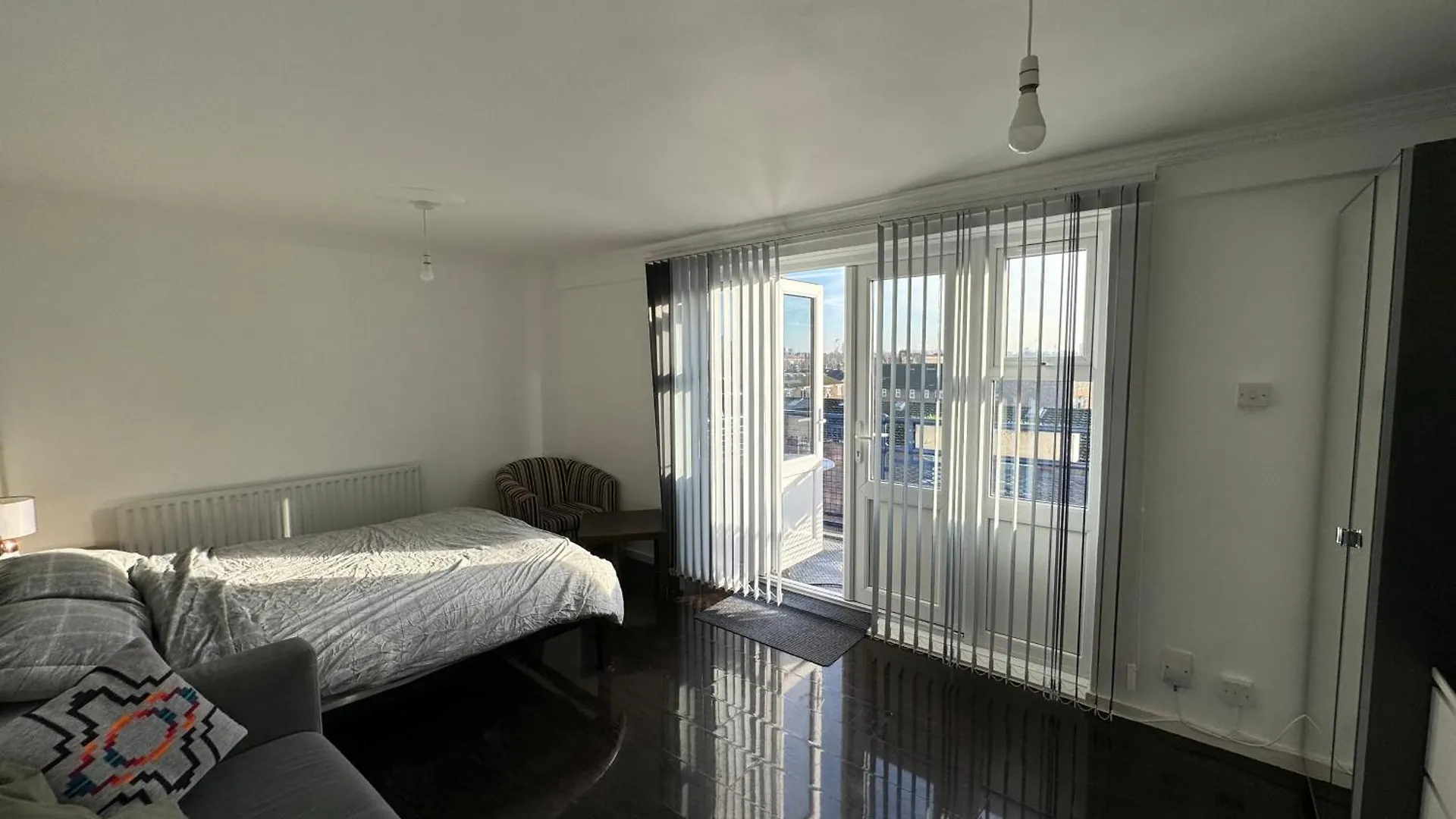 홈스테이 Large Private Room With Balcony 런던