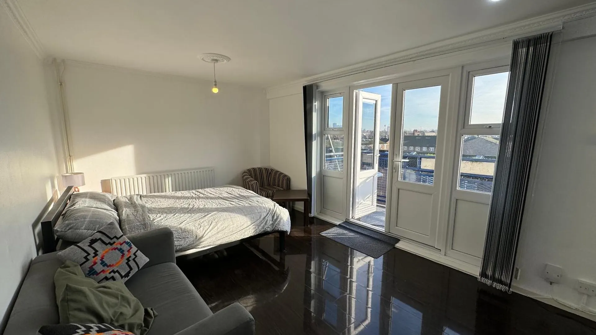 Large Private Room With Balcony 런던